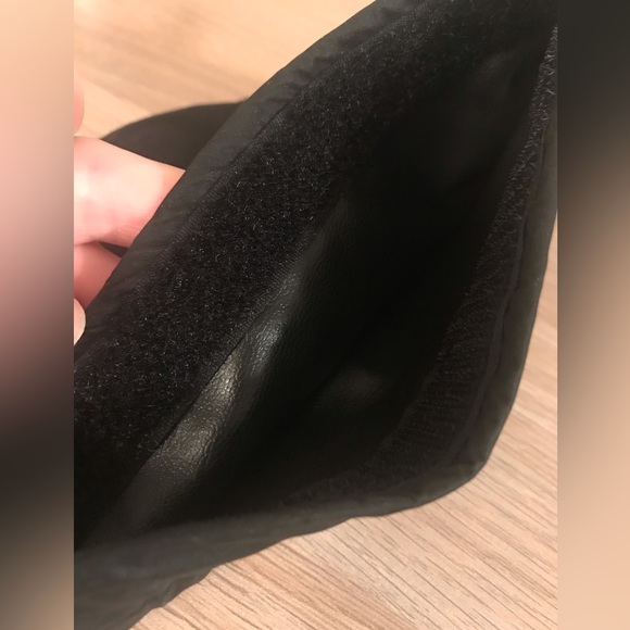 Fendi small blk velcro pouch/makeup case. 💐promo 5 items/$50. Add 2 ur bundle. - Picture 4 of 12